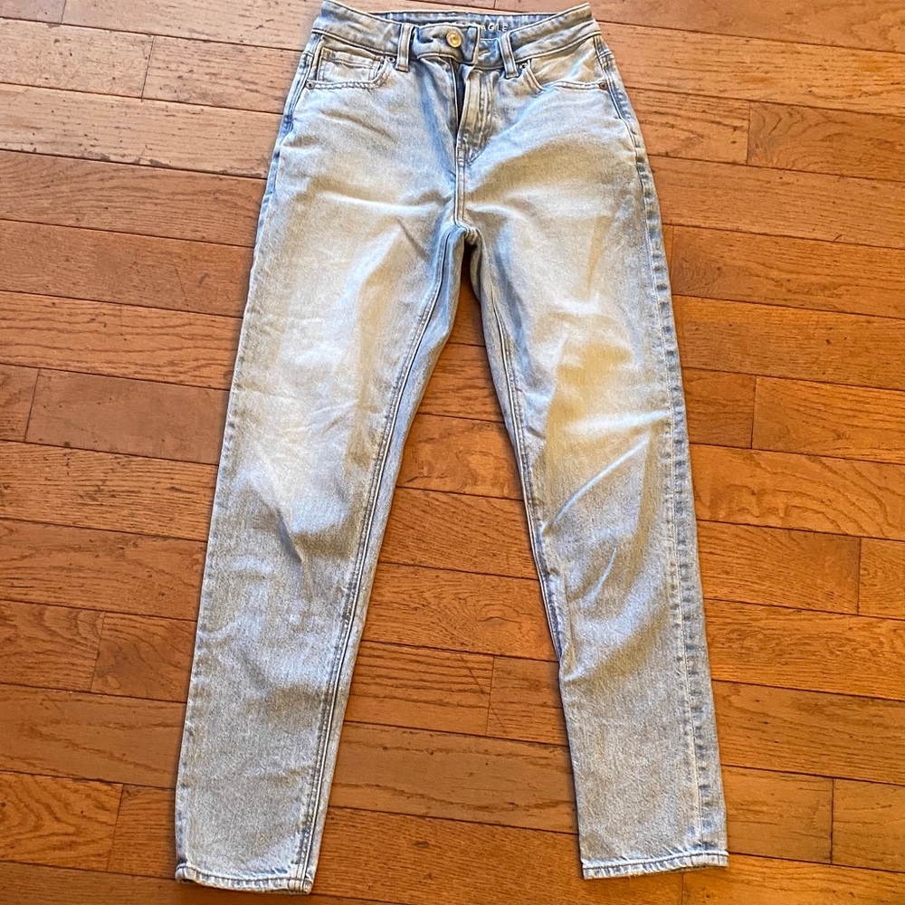 American Eagle Outfitters Light Wash Straight Leg Mom Jeans